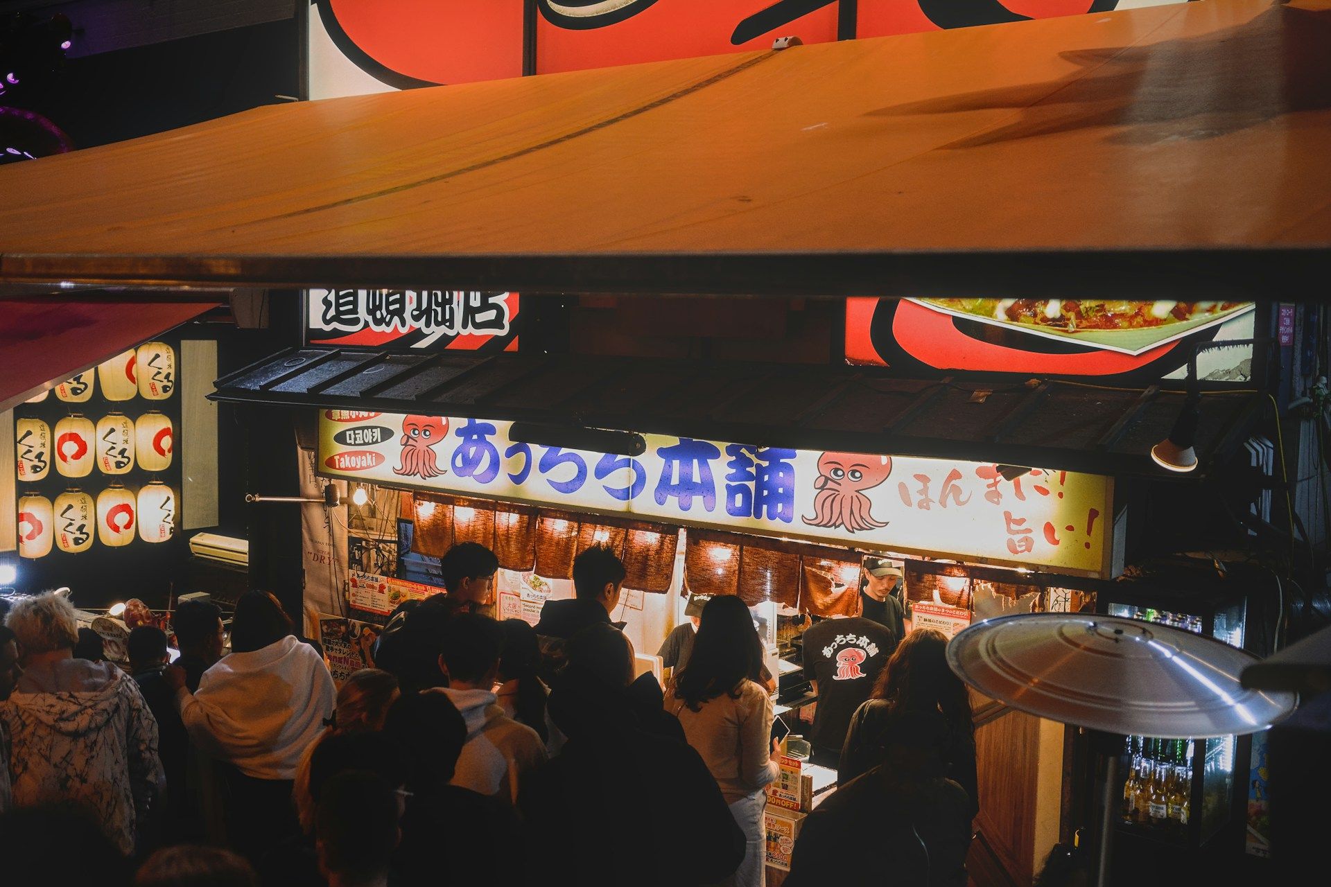 日本の食文化：ラーメンやそばは音を立てて食べてもOK